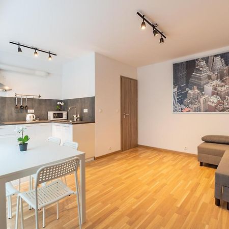 Brand New Two Room Apartment #26 With Free Secure Parking Close To Center Praga Esterno foto