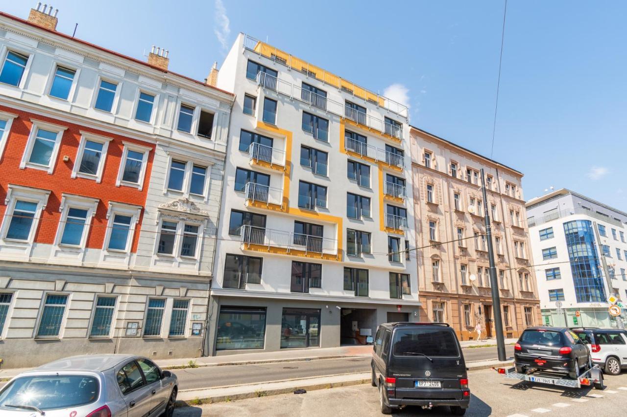 Brand New Two Room Apartment #26 With Free Secure Parking Close To Center Praga Esterno foto