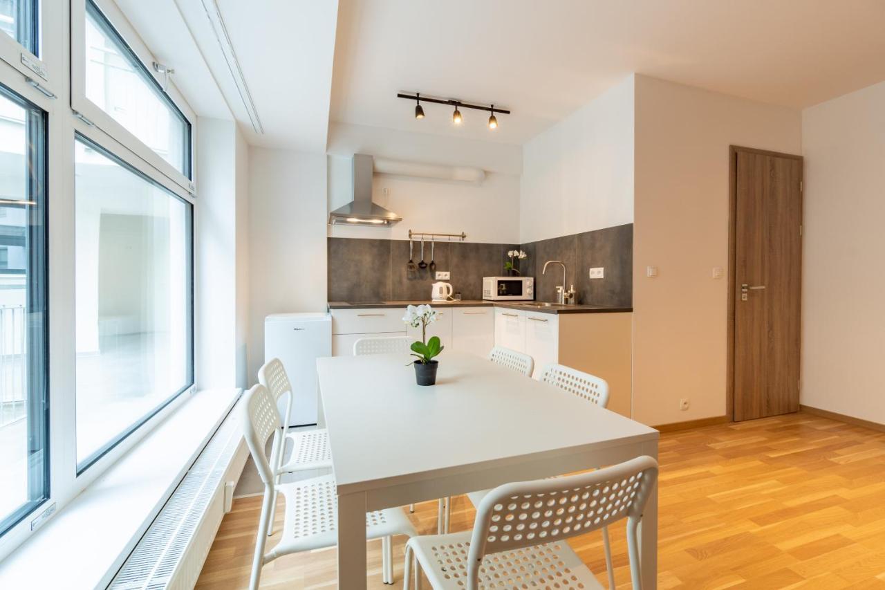Brand New Two Room Apartment #26 With Free Secure Parking Close To Center Praga Esterno foto