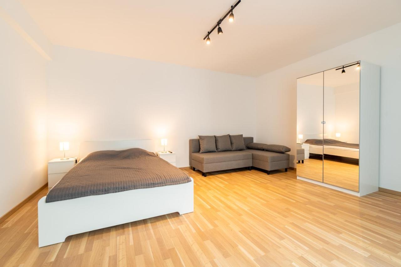 Brand New Two Room Apartment #26 With Free Secure Parking Close To Center Praga Esterno foto